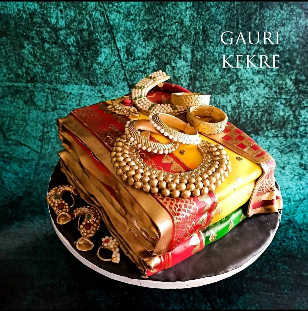 Saree Jewellery cake/ how to make saree cake with edible gold jewellery -  YouTube